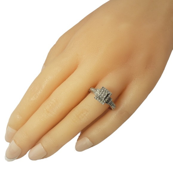 Vintage 10 Karat White Gold and Diamond Ring Size 7 #13100 - Picture 7 of 7